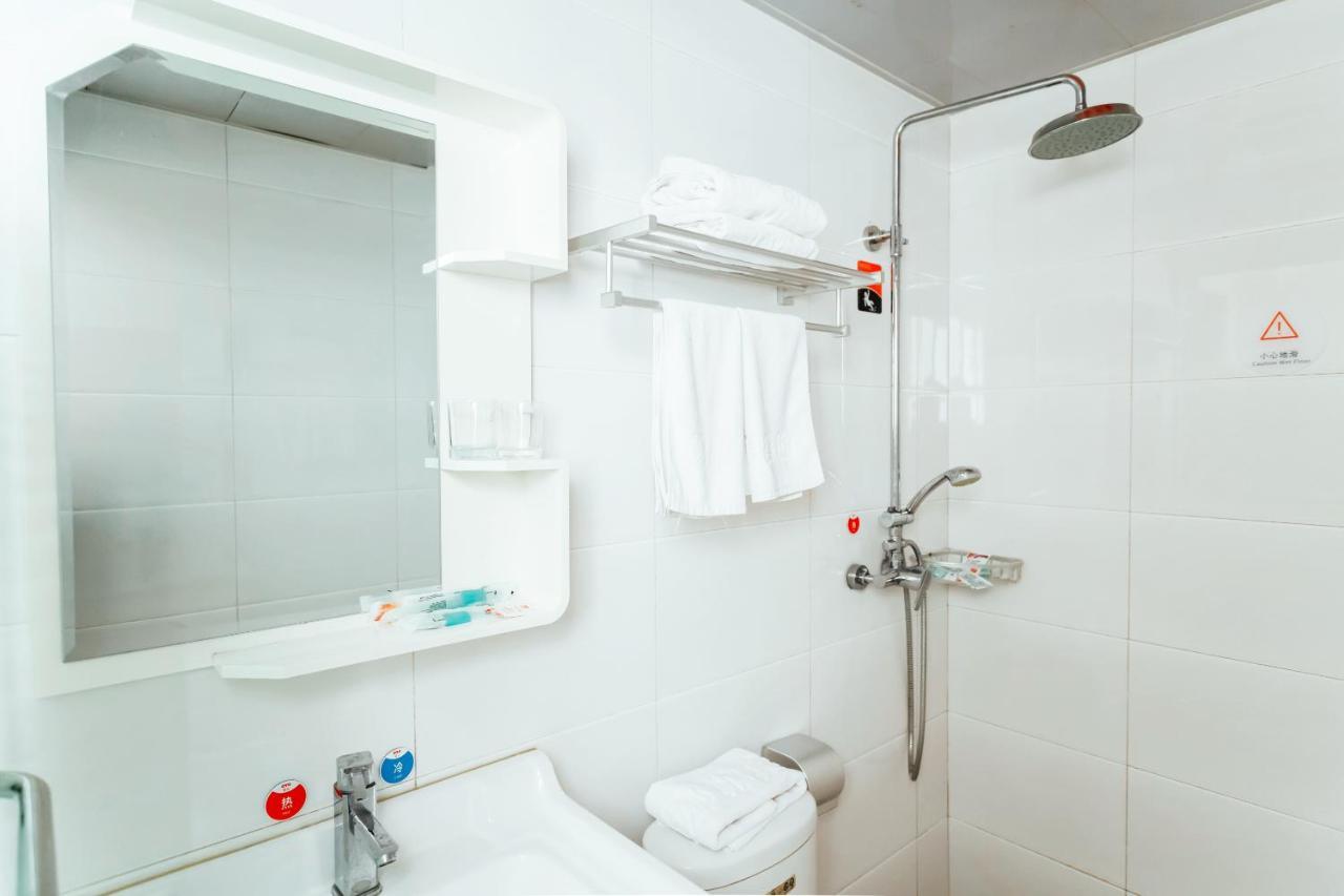 Nafee Hotel Zhenjiang  Bagian luar foto